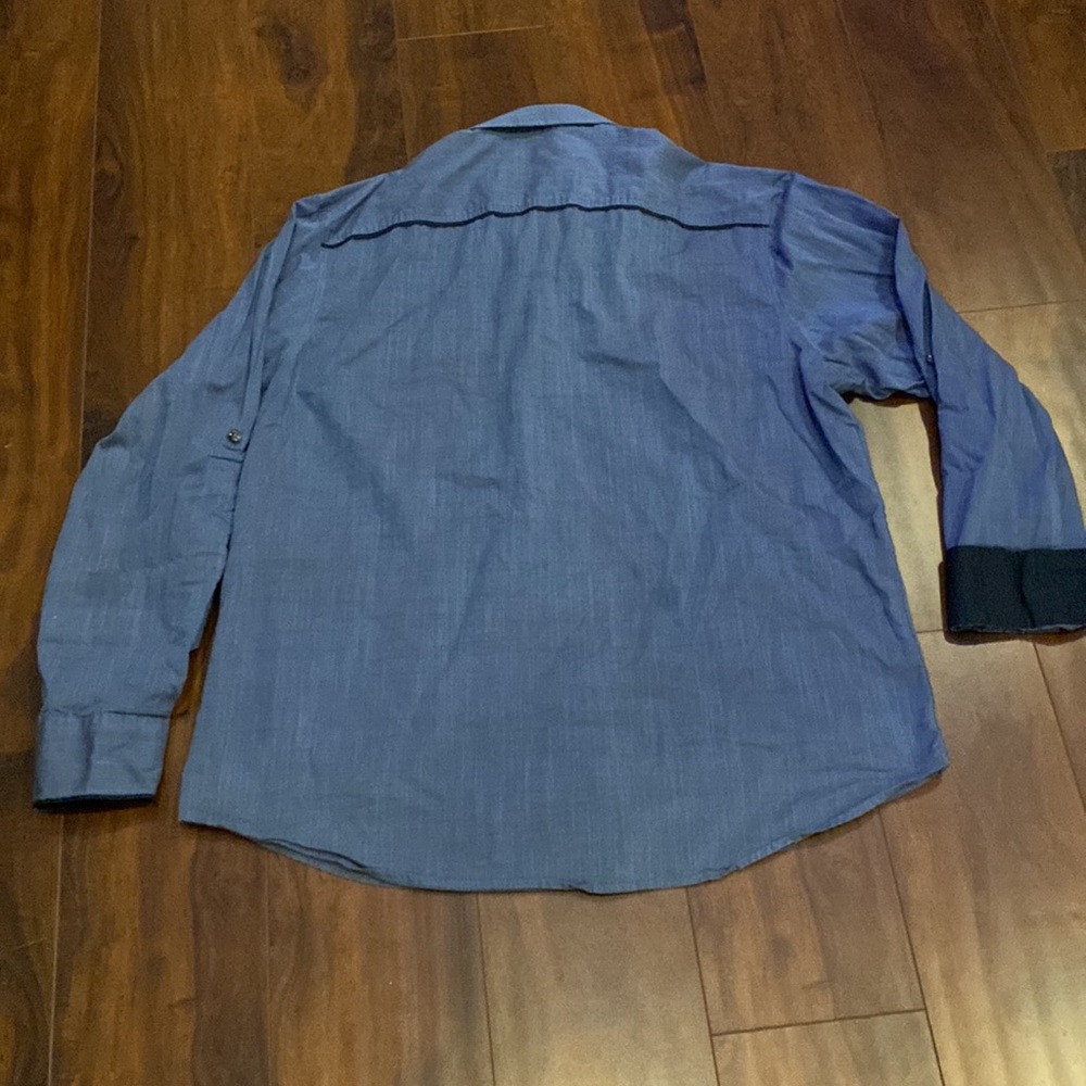 Men’s Blue Button down 👕 - Picture 5 of 7